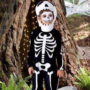 Pottery Barn Kids glow in the dark skeleton Halloween costume size 7-8